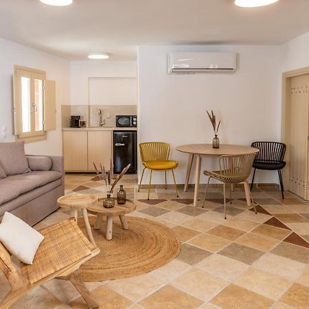 Vacay Suites Фиростефани Экстерьер фото